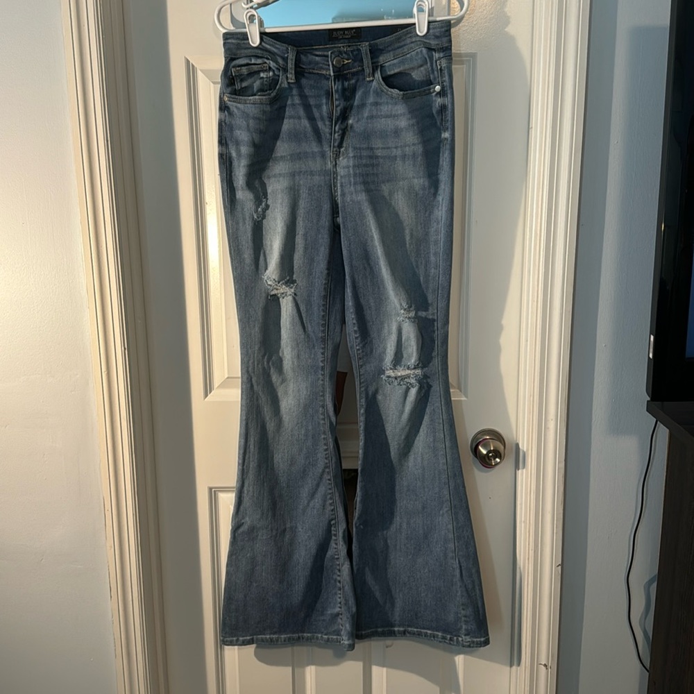 Judy Blue flare leg Size 9 stretchy high rise distressed jeans